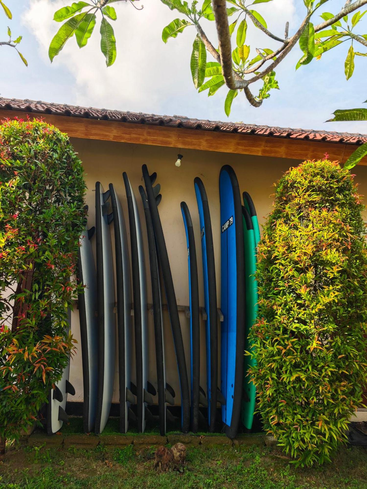 Surf Camp 79 호텔 Kuta  외부 사진