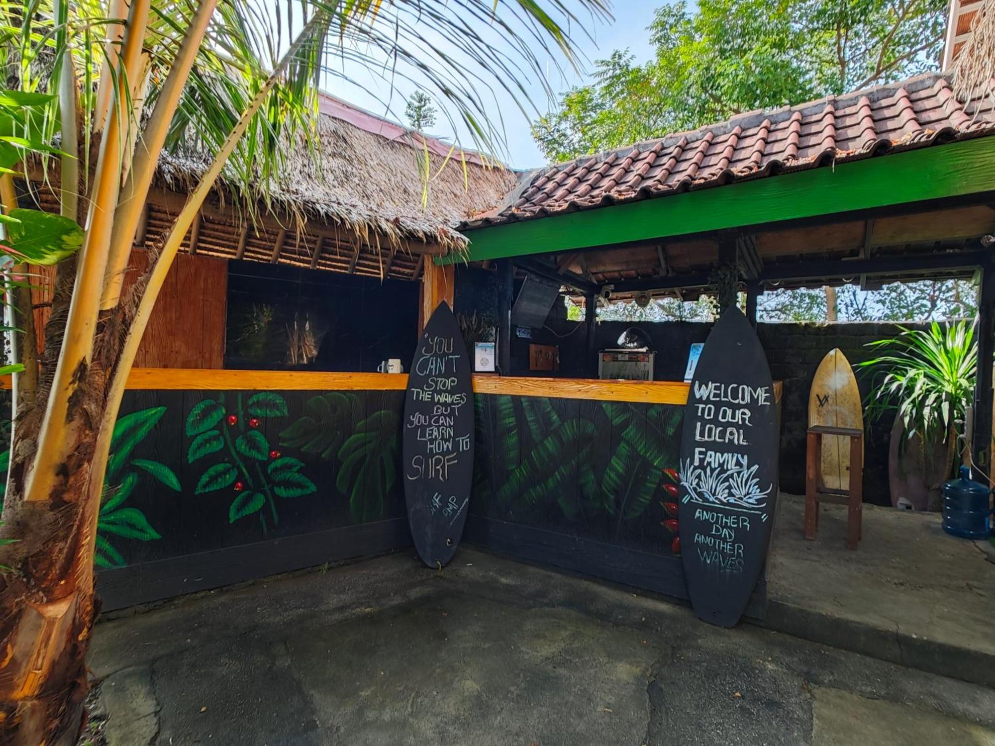 Surf Camp 79 호텔 Kuta  외부 사진